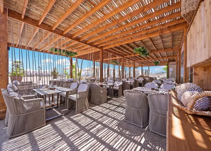 Hvd Riviera Ultra & Mineral Pool - Private & Free Parking Semesteranläggning (resort) Golden Sands